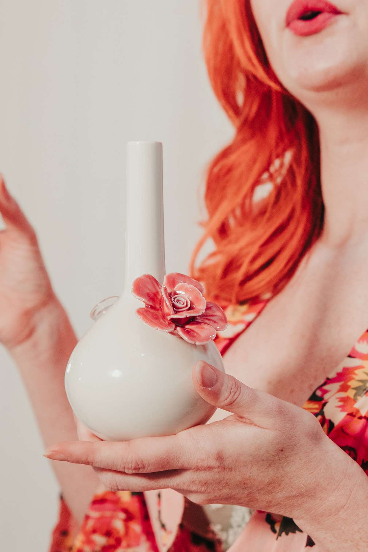 My Bud Vase Rosette White Porcelain Water Pipe with Flower